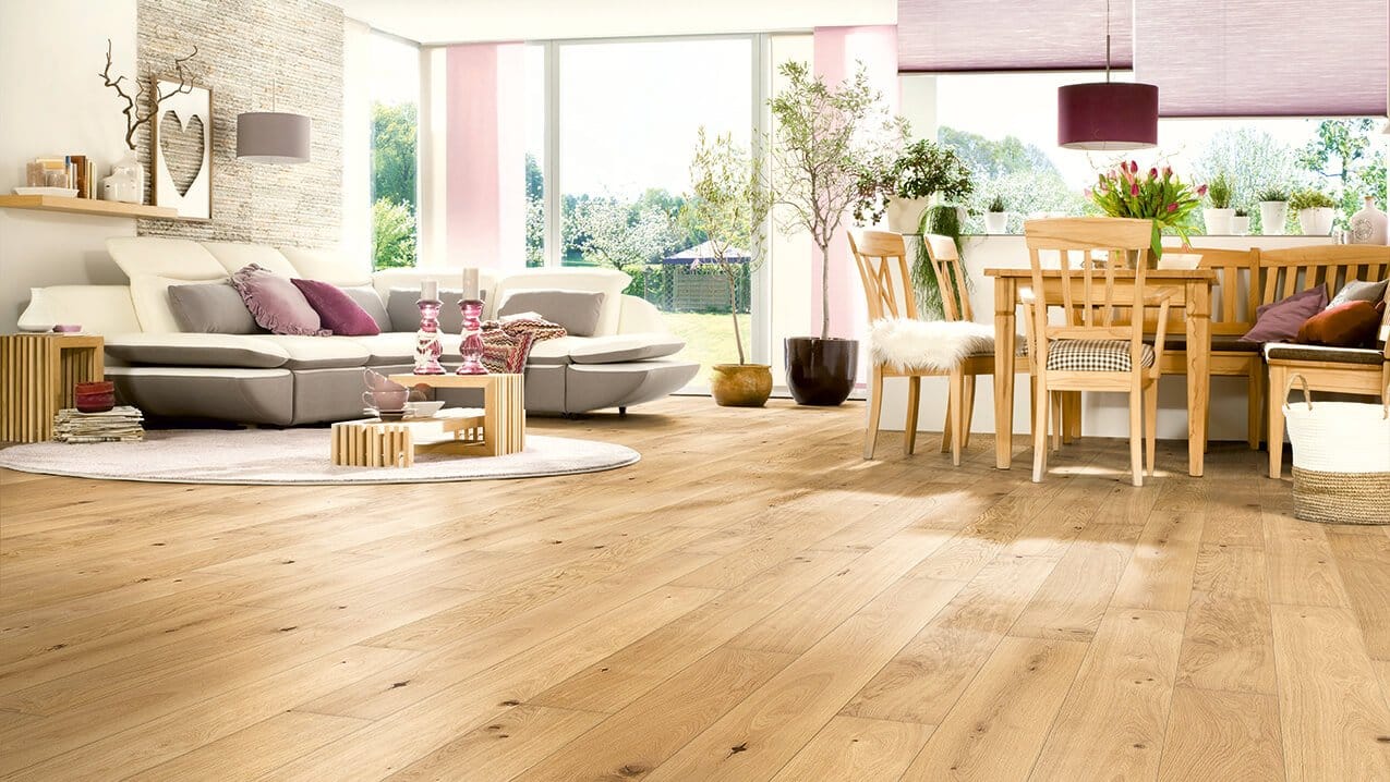 Hall Grande in living room