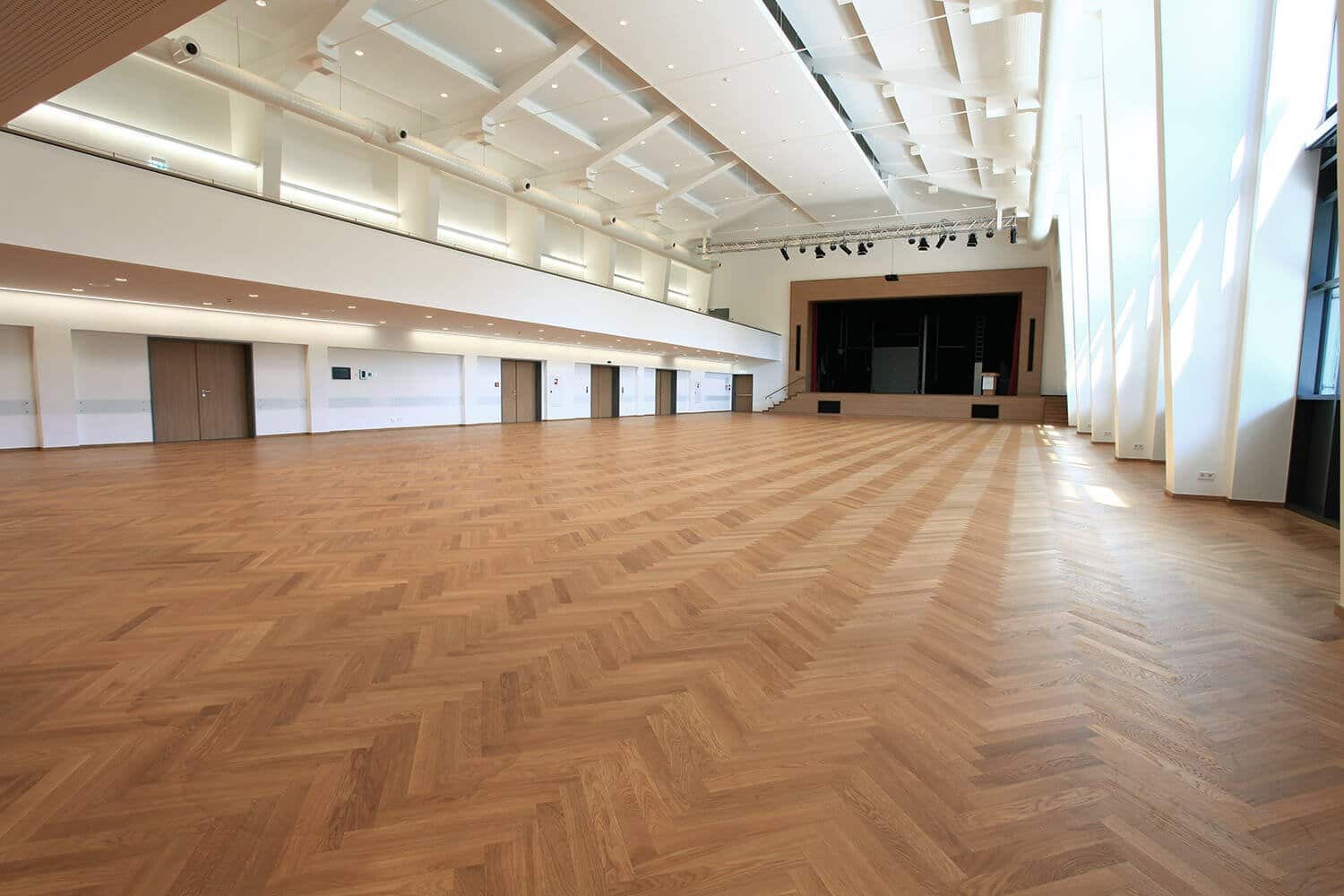 Renovation of a town hall with strip parquet
