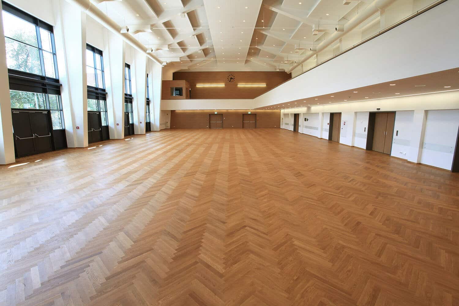 Renovation of a town hall with strip parquet