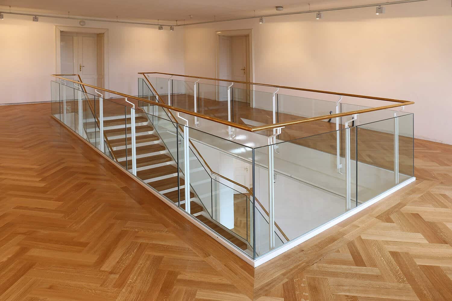Kunstmuseum Villa Zanders mit Holzboden und Treppe
