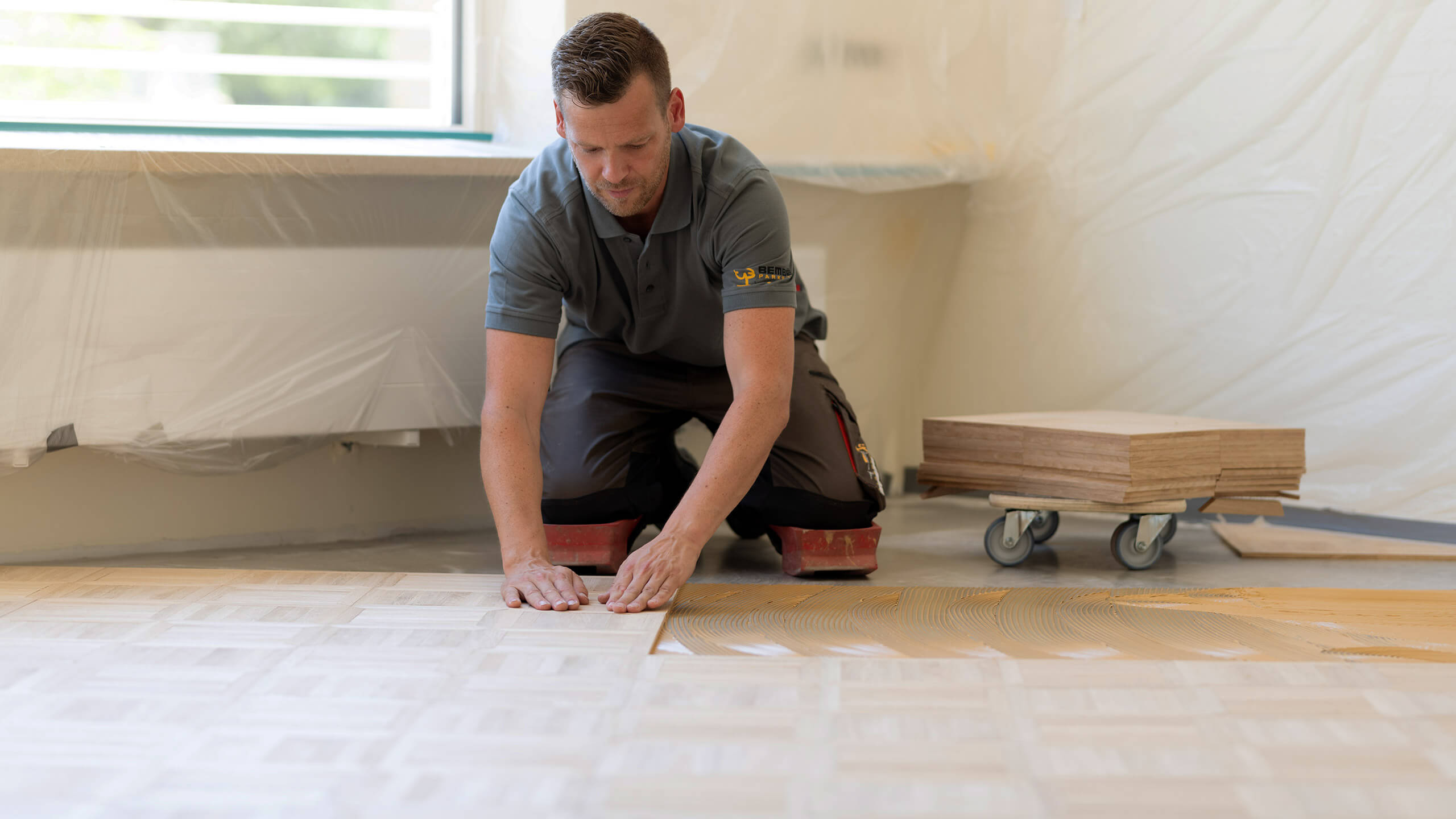 Laying parquet with craftsmanship