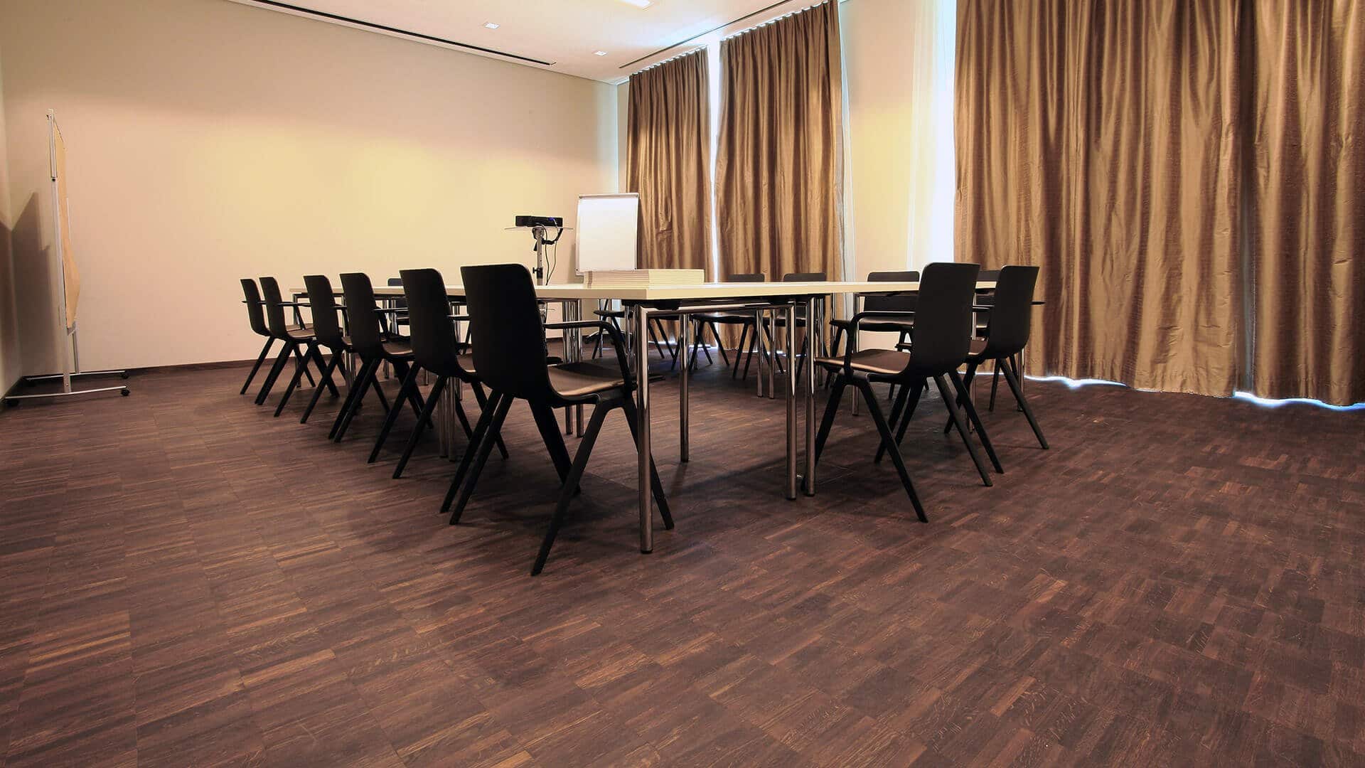 Solid parquet Solid lamella wide lamella Conference room