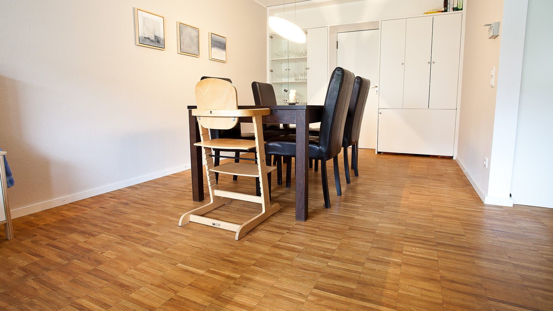 Stable wide lamella oak installed in dining room