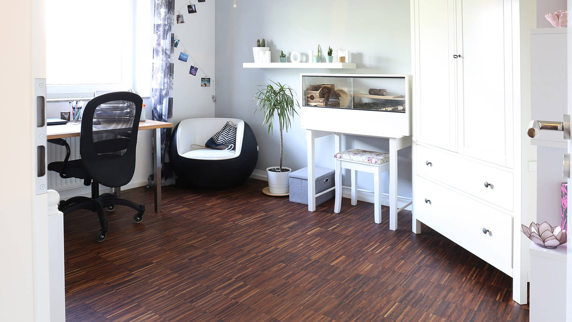 Massivparkett in Schlafzimmer verlegt