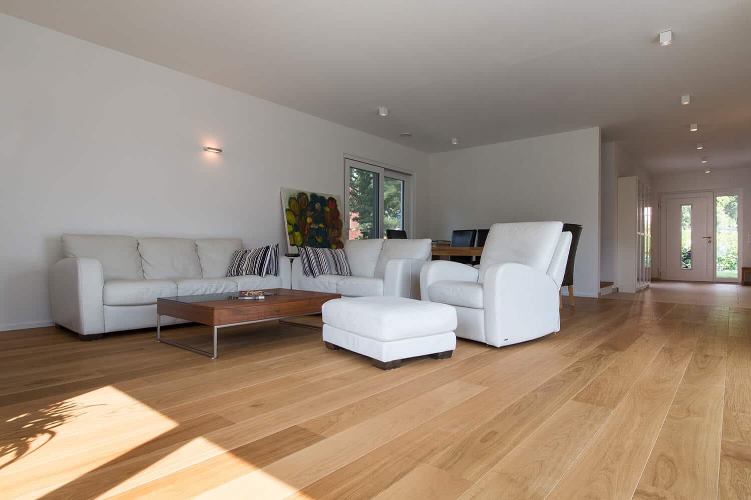 Wohnzimmer mit Landhausdiele verlegt