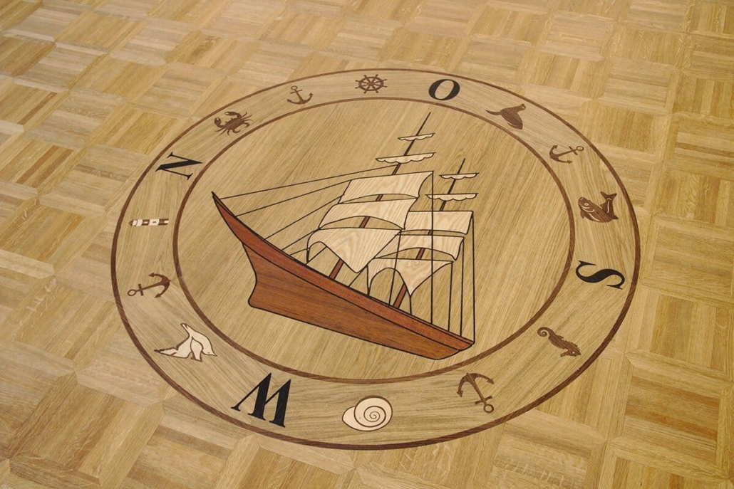 Kompass Intarsienparkett in Holzboden