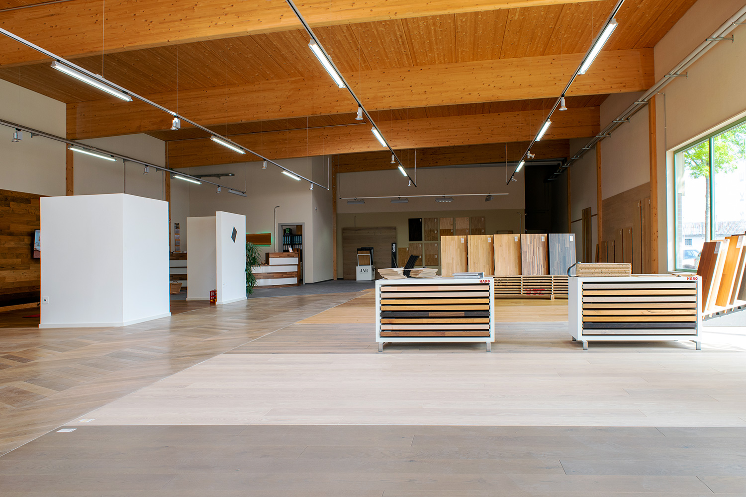 gesamte parkett halle