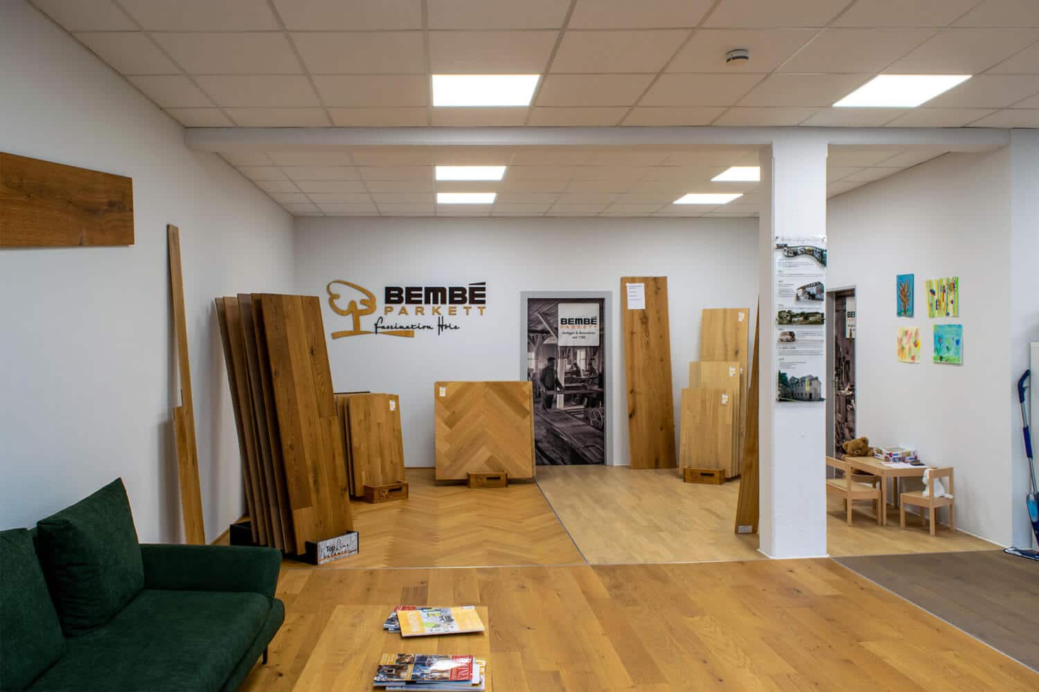 Bembe Tisch aus Holz mit Dielenboden und Parkettmuster in Mannheim