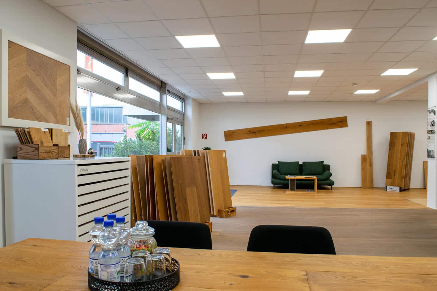 Bembe Tisch aus Holz mit Dielenboden und Parkettmuster in Mannheim