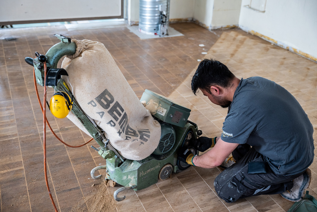 Was Kostet 50 Qm Parkett Schleifen Referenz | Schleifen von Parkett einer Turnhalle in Eppingen