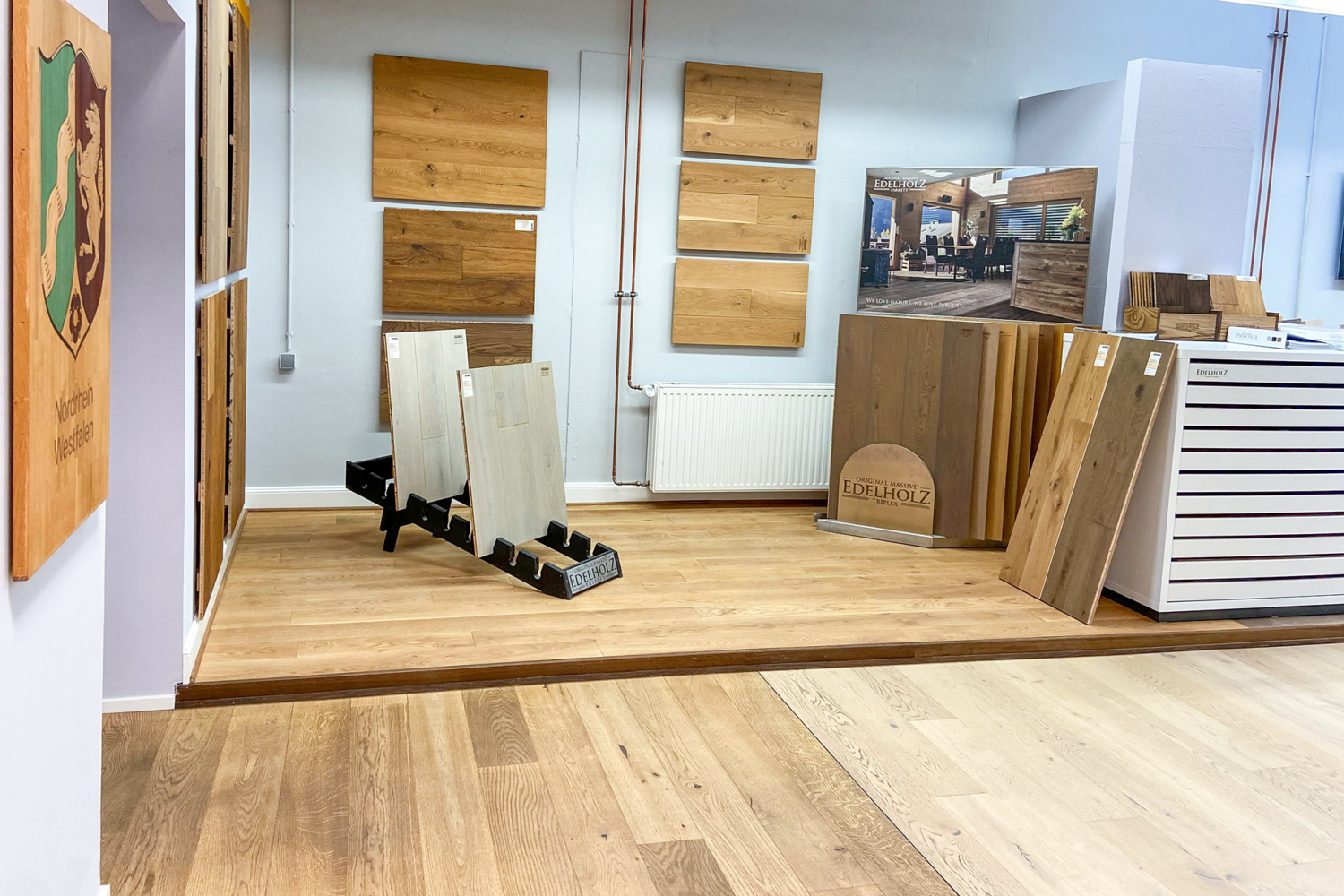 bembe parkett ausstellung in bonn mit dielenböden und mustern