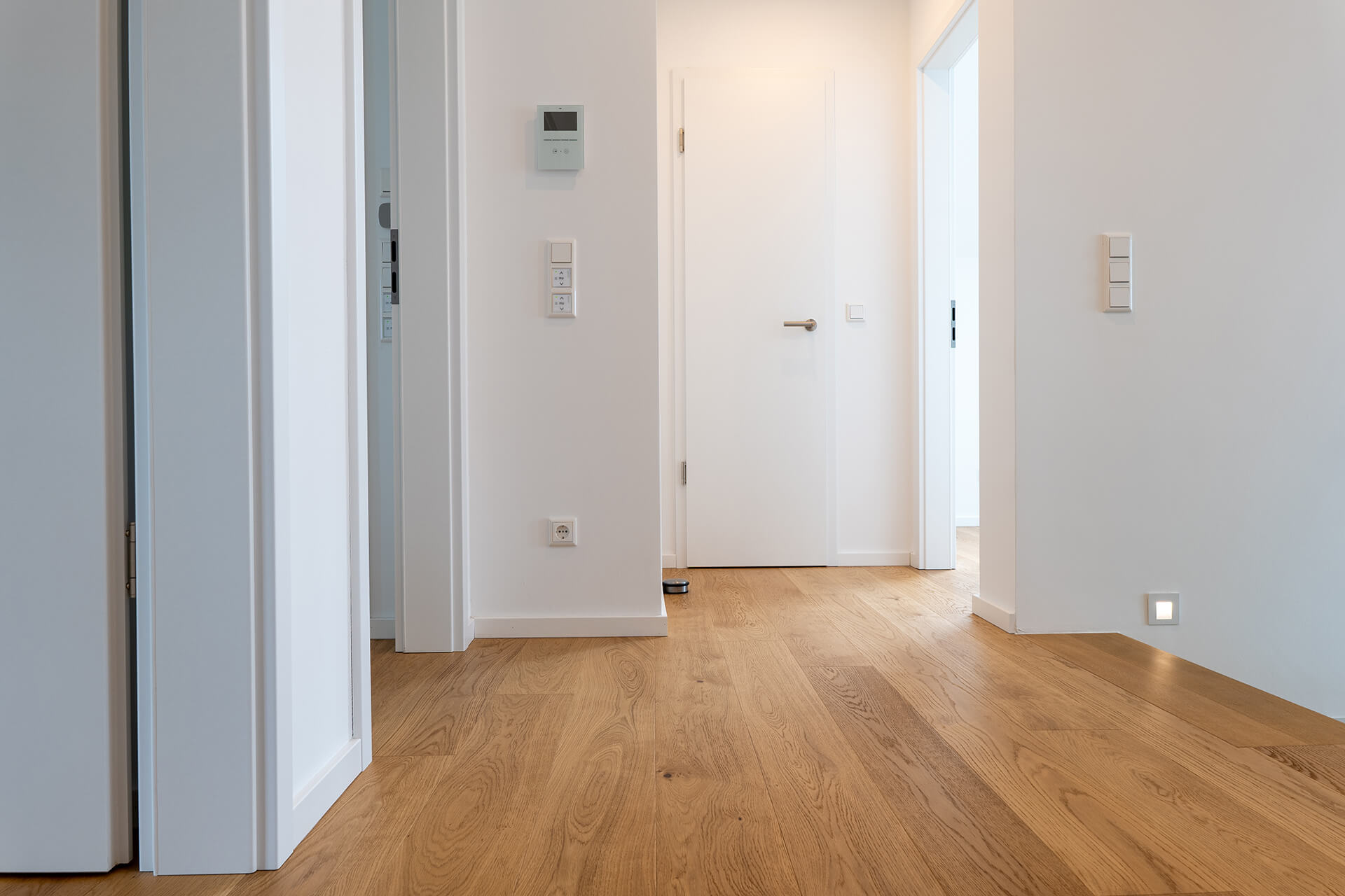 Flur mit Eichenboden Comfort Tabis Diele Grande Standard, strukturiert und geölt, bei Aschaffenburg verlegt