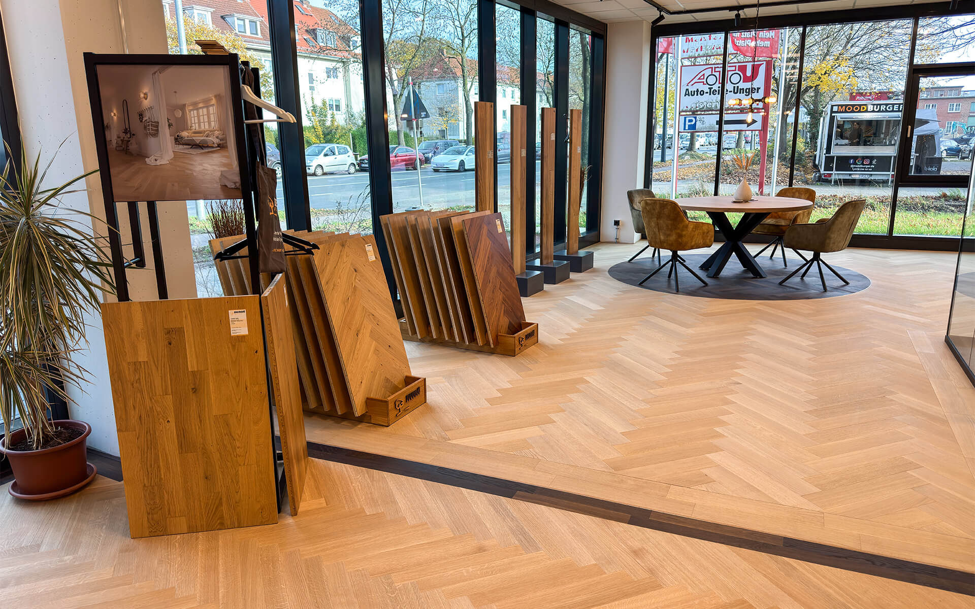 parkett-studio-bremen-2 Großzügige Ausstellung mit Parkettmustern und Pflegemitteln im Bembé Parkett Studio Bremen