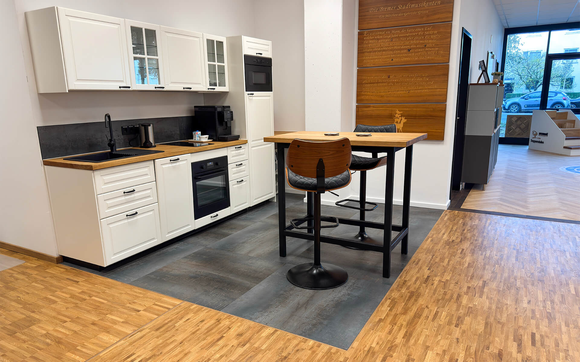 parkett-studio-bremen-3 Edles Parkett mit Kompass-Rosette als Bodenintarsie im Bembé Parkett Studio Bremen