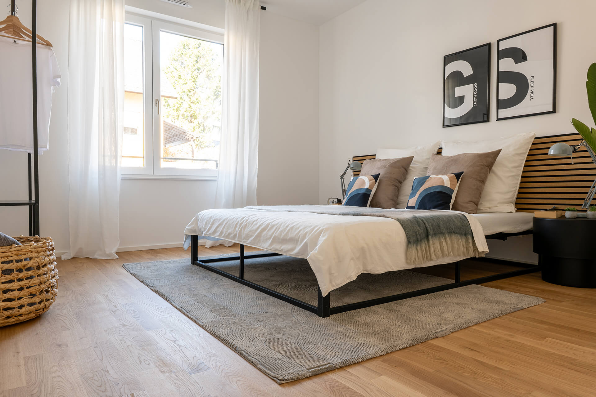 comfort-tabis-eiche-classic-geoelt-eppelheim-4 Parkettboden aus Eichenholz in Schlafzimmer mit moderner Einrichtung